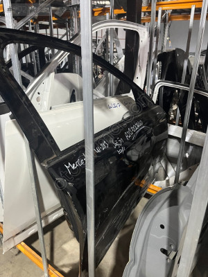 MERCEDES W213 SAĞ ÖN KAPI ORJİNAL ÇIKMA PARÇA