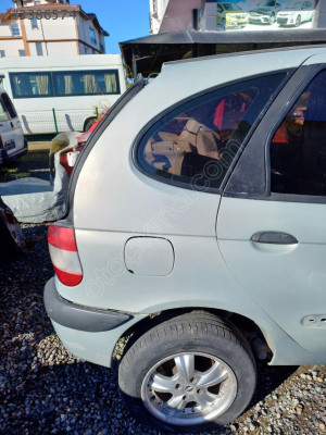 Scenic 1 Hatasız Kesme Sağ Arka Çamurluk
