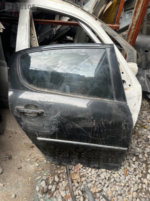 Peugeot 407 sağ arka kapı çıkma