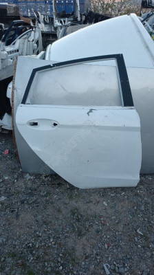 2015-18 FORD FİESTA SAĞ ARKA KAPI ÇIKMA ORJİNAL