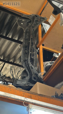 Peugeot 407 ön cam ızgarası