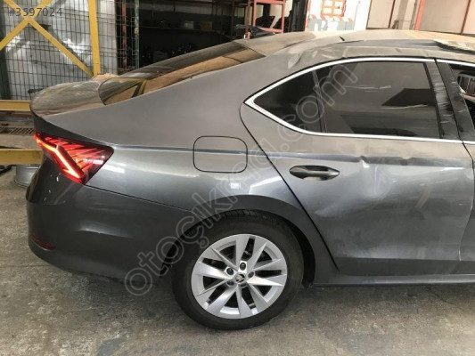 SKODA OCTAVİA 2020 2022 SAĞ ÖN ÇEYREK 5E3810126A