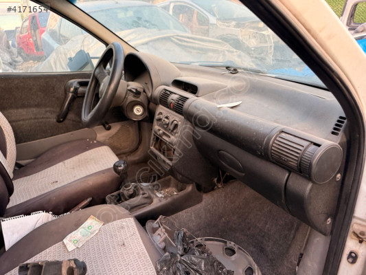 Opel Combo ön göğüslük