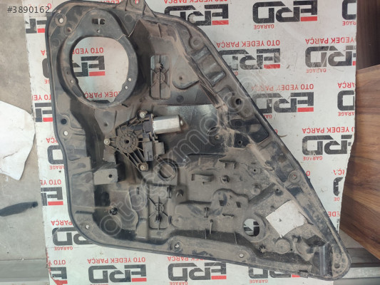 MERCEDES-BENZ GLA Arka sol kapı camı kaldı 928338101