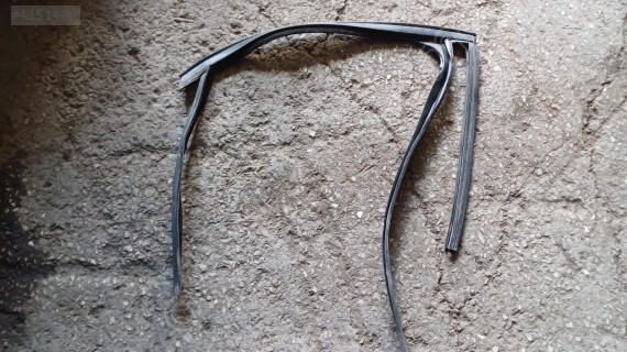 2005-2011 Ford Focus 2 Sağ Arka Kapı Üst Cam Fitili