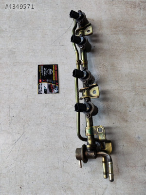 Nissan Primera p11 orijinal  1.6 benzin enjektör kütüğü 97 -2000