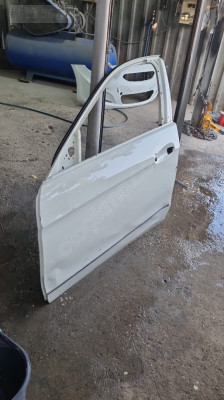 Mercedes E .250  model 2012 sol on kapi