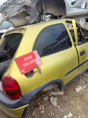 Corsa b sağ arka çamurluk tek kapı