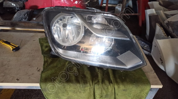 VW AMAROK 2015 SAĞ ÖN FAR
