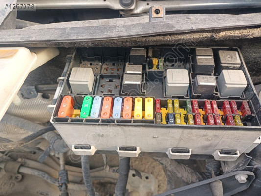 FORD CONNECT 1.8 SİGORTA KUTUSU