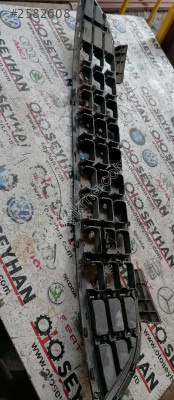 Opel corsa d ön tampon ızgarası