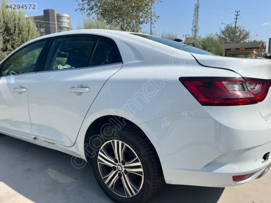 RENAULT MEGANE 4 SOL ARKA KAPI ORİJİNAL SÖKME HATASIZ 821018343R