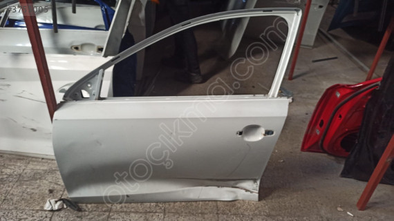 VOLKSWAGEN JETTA SOL ÖN KAPI