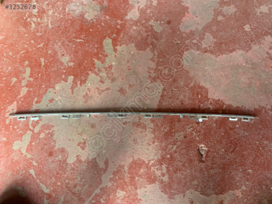 VOLKSWAGEN PASSAT ARKA TAMPON ORTA IZGARA ALT NİKELAJI 3G0853835