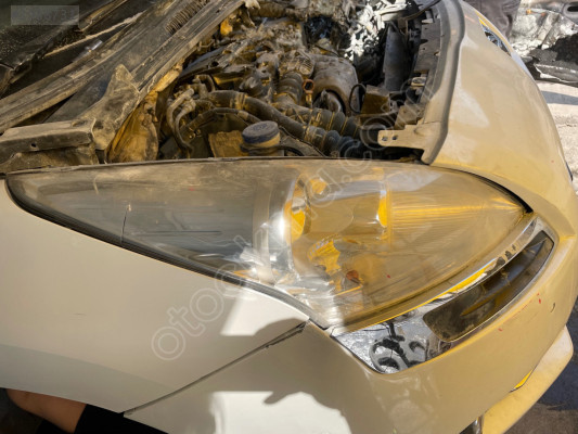 Peugeot 5008 sağ ön far