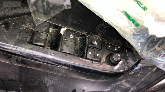 TOYOTA HİLUX 2020-2023 SOL ÖN CAM MONTROL DÜĞMESİ VE AYNA AYAR DÜ