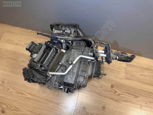 AUDİ A6 05-11 KALORİFER KUTUSU 4F0820356A 4F0820351Q