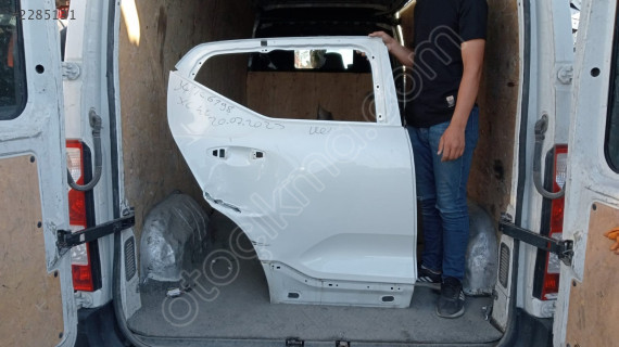 VOLVO XC40 SAĞ ARKA KAPI ORJİNAL ÇIKMA 2019-23