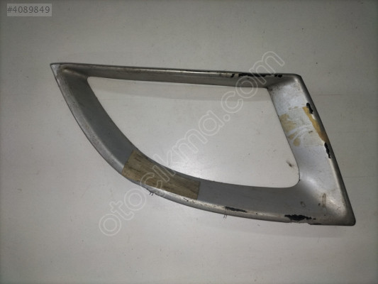 02760 RENAULT MEGANE 3 SAĞ SİS ÇERÇEVESİ