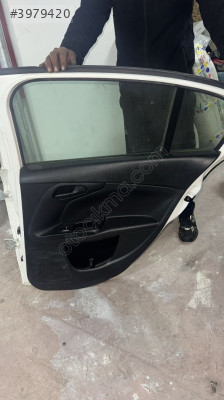 Fiat Egea sağ arka beyaz hatasız kapı