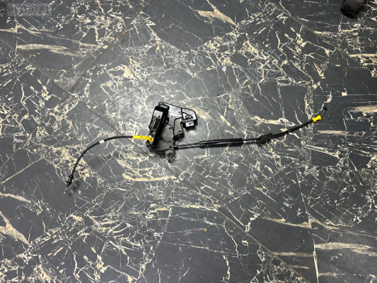 Peugeot 408 kapı kilit sağ arka