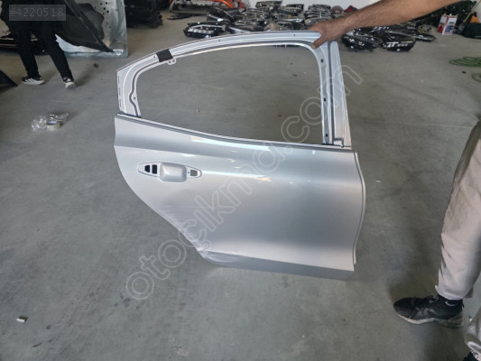 2020_2022 VOLVO S60 GRİ SAĞ ARKA KAPI ORJINAL