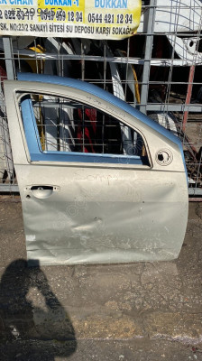 DACİA SANDERO SAĞ ÖN KAPI