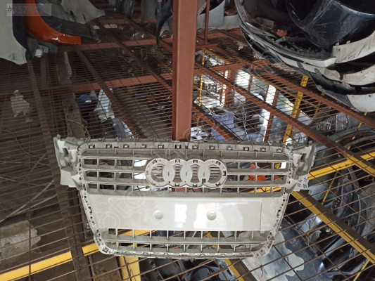 Audi A4 Modeli İçin Ön Panjur - Oto Çıkma Parçalar