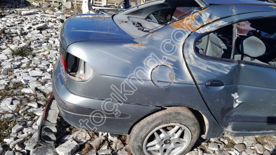Megane 1 sag arka camurluk kesme yedek parça