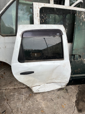 Dacia Duster Sağ Arka Kapı İç Malzemeleri