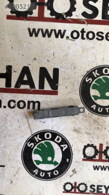 5K0035552A Volkswagen Golf 6 sol anten düzleyici