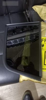 Jeep Renegade sağ arka kelebek camı