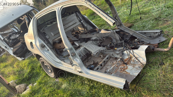 2006 clio sedan sağ arka çamurluk kesme