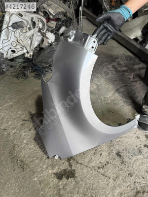 Toyota yaris sağ çamurluk boyasız