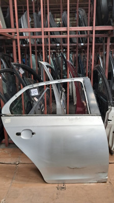 ARKA KAPI - SAĞ - GOLF 5 & JETTA 04-11 - ( 1K6833302AA )