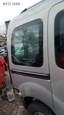 renault kangoo sağ arka çamurluk çeyrek