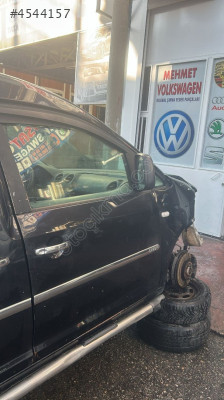 VOLKSWAGEN CADDY SAĞ ÖN KAPI 2006-2012 ÇIKMA ORJİNAL SİYAH