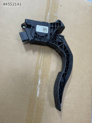 8W1723523A A4 GAZ PEDALI