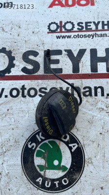 5N0201553D Passat B8.5 b8 Audi A3 Skoda seat iç depo kapağı
