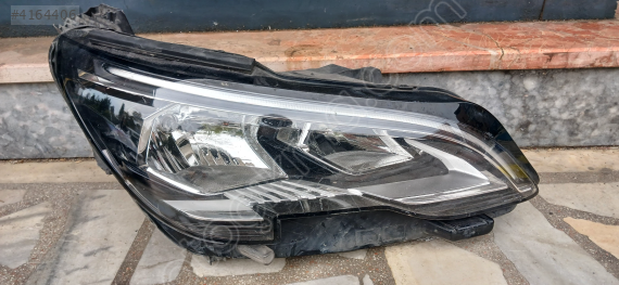 Peugeot 3008 sağ far