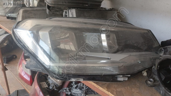 Volkswagen Caddy sağ far çıkma