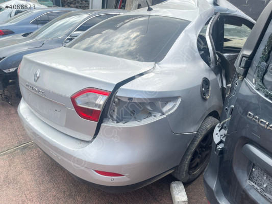 RENAULT FLUENCE 2013 MODEL SAĞ ARKA ÇAMURLUK