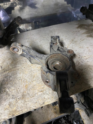 OPEL CORSA E SAĞ ÖN TAŞIYICI - 13388768