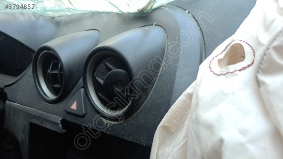 ford fiesta göğüslük orta havalandırma