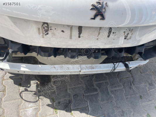 Peugeot 208 arka tampon demiri