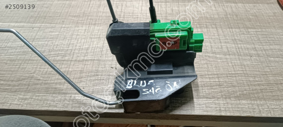 Hyundai Accent blue çıkma orjinal sağ ön kapı kilidi