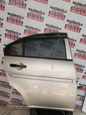Hyundai Accent Era arka sağ kapı dolu menteşelerden sökme