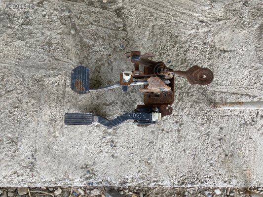 Peugeot 307 otomatik debriyaj pedalı
