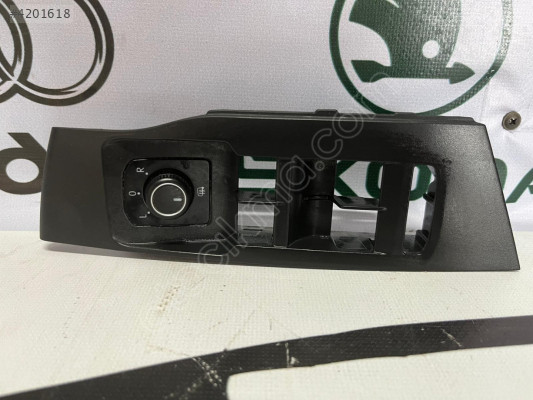 VOLKSWAGEN POLO SOL ÖN KAPI CAM DÜĞME ÇERÇEVESİ