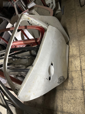 MEGANE 4 SAĞ ARKA KAPI ÇIKMA ORJİNAL